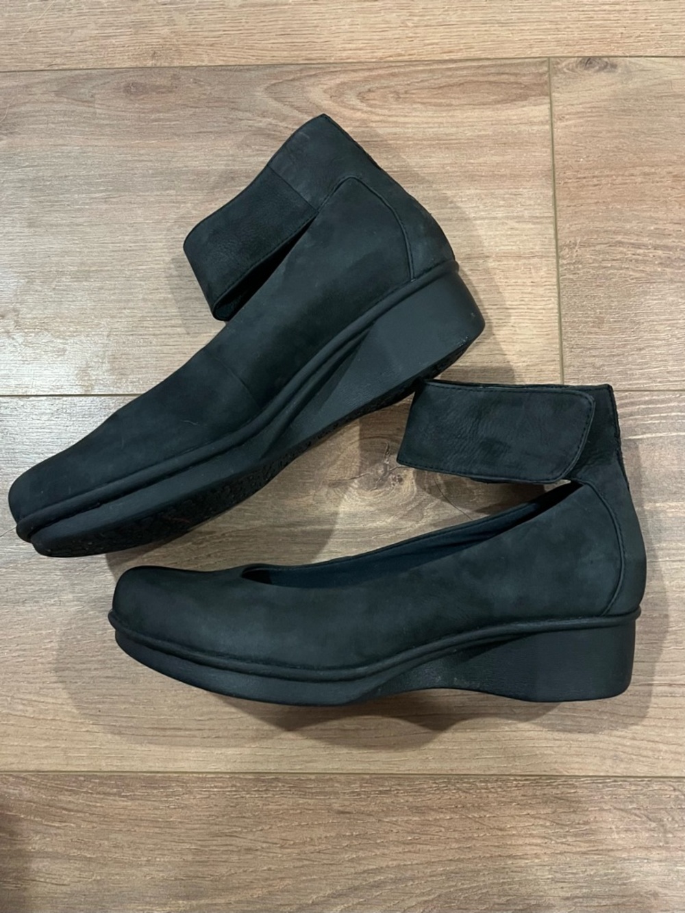Dansko Jenna Shoes Mary Jane’s Black Leather Suede